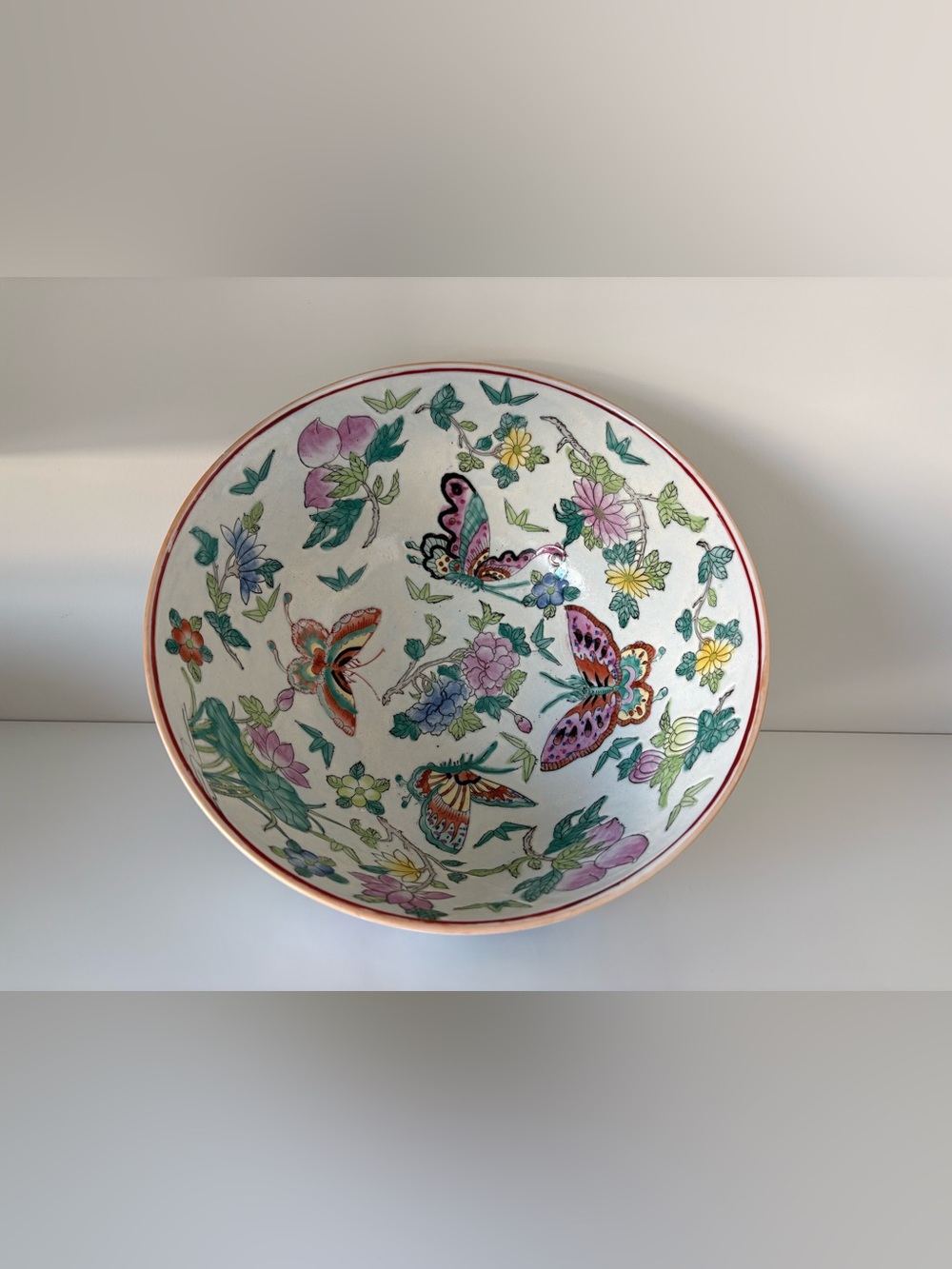 ANTIQUE CHINESE PETAL-EDGED
FAMILLE ROSE BOWL SHOWS BATTERFLIES,FLOWERSS FRUIT